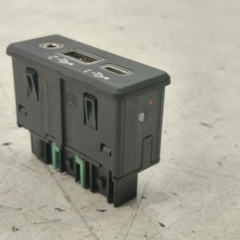 Nissan Murano USB Plug In Hub Port  2020 2021 2022 2023