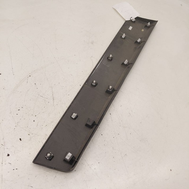 Chevy Trax Door Molding Trim Strip Right Passenger Side Front  2022 20