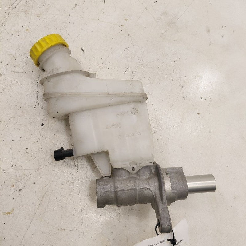 Brake Master Cylinder Fits 15-18 Jeep Renegade