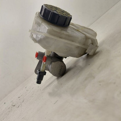 Brake Master Cylinder VIN 26 4th And 5th Digit Fits 14-18 Volvo S60