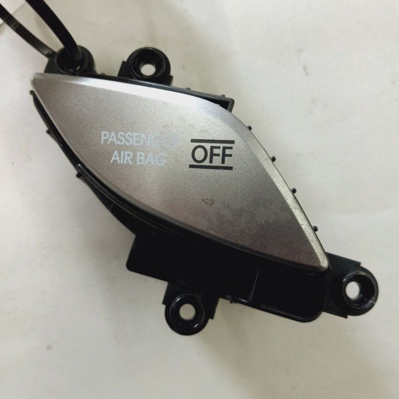 Hyundai Veloster Passenger Bag Light {299103771} 2017 2016 2015 2014