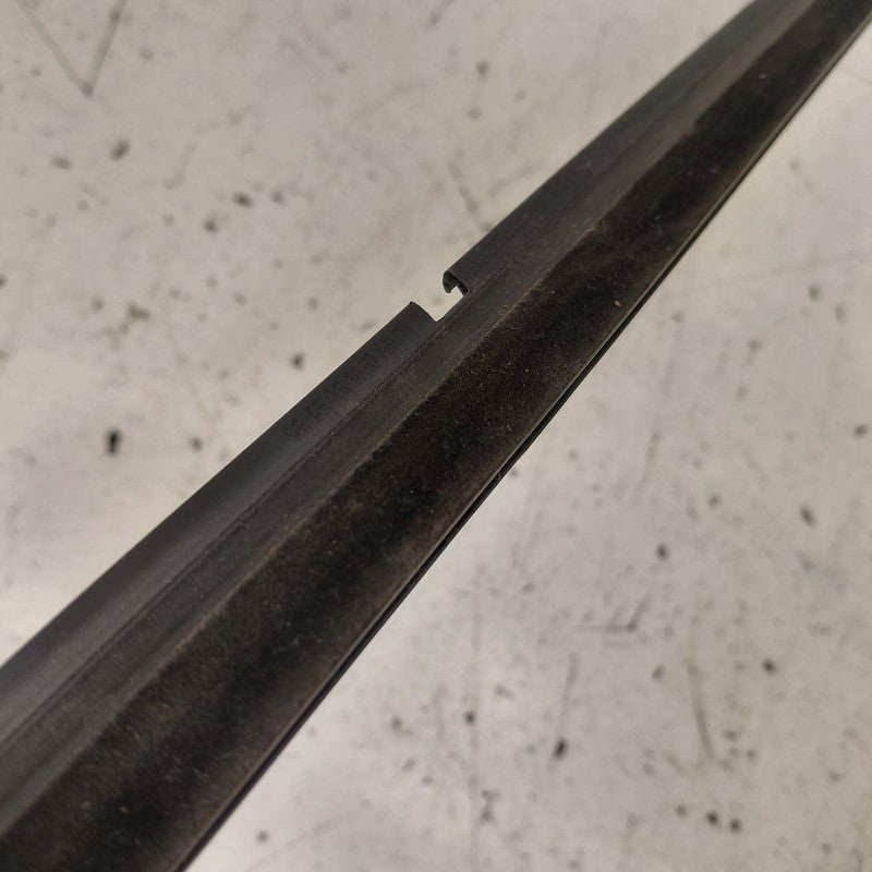 2018 Fiat 500 X Model Door Glass Window Weather Strip Trim Front Right