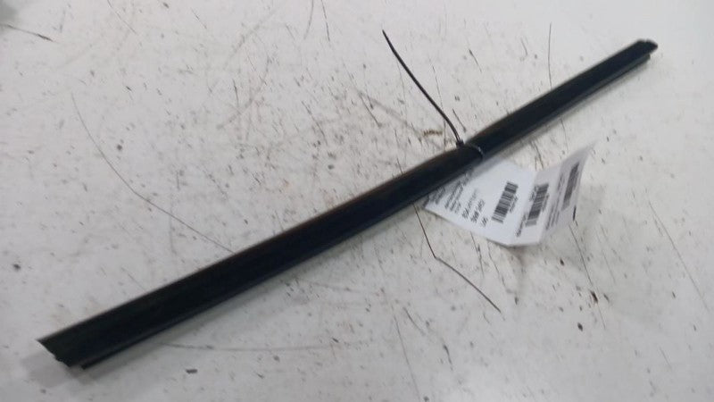 Hyundai Veloster Right Front Weather Strip Interior  2012 2013 2014 20