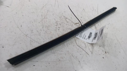 Hyundai Veloster Right Front Weather Strip Interior  2012 2013 2014 20