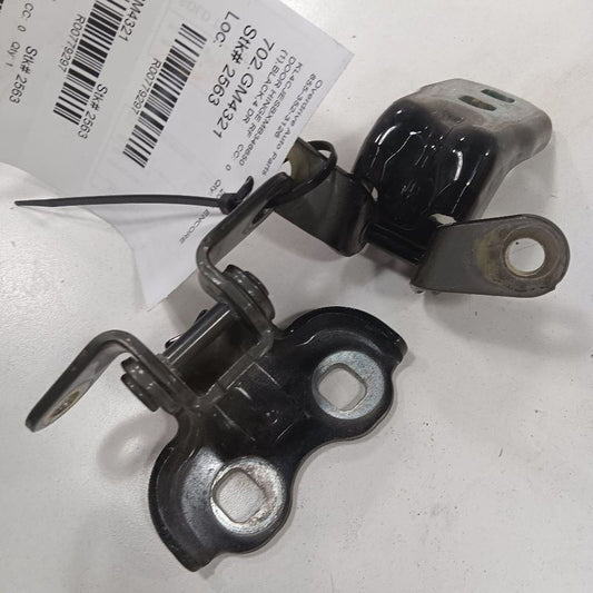 Buick Encore Door Hinge Set Right Front Passenger  2022 2021 2020 2019 2018