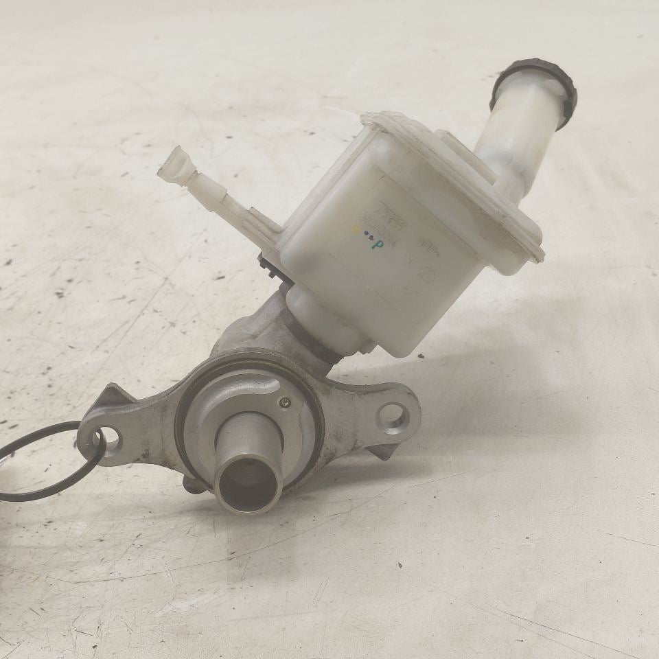 Brake Master Cylinder Fits 12-19 Nissan Versa