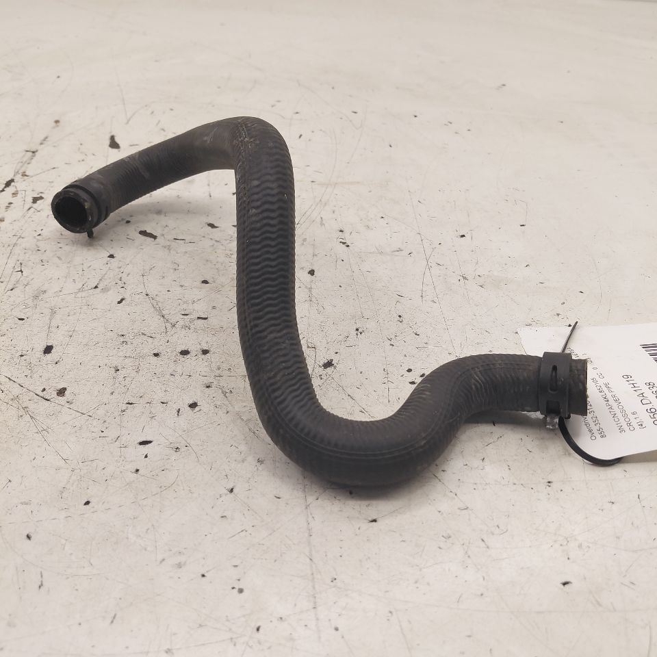 Nissan Versa Coolant Line Crossover Pipe  1.6 2019 2018 2017 2016