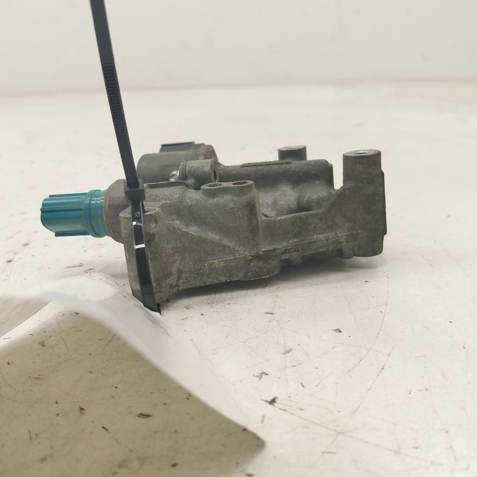 Honda CR-V Variable Timing Gear Oil Control Valve Solenoid Cylinder He