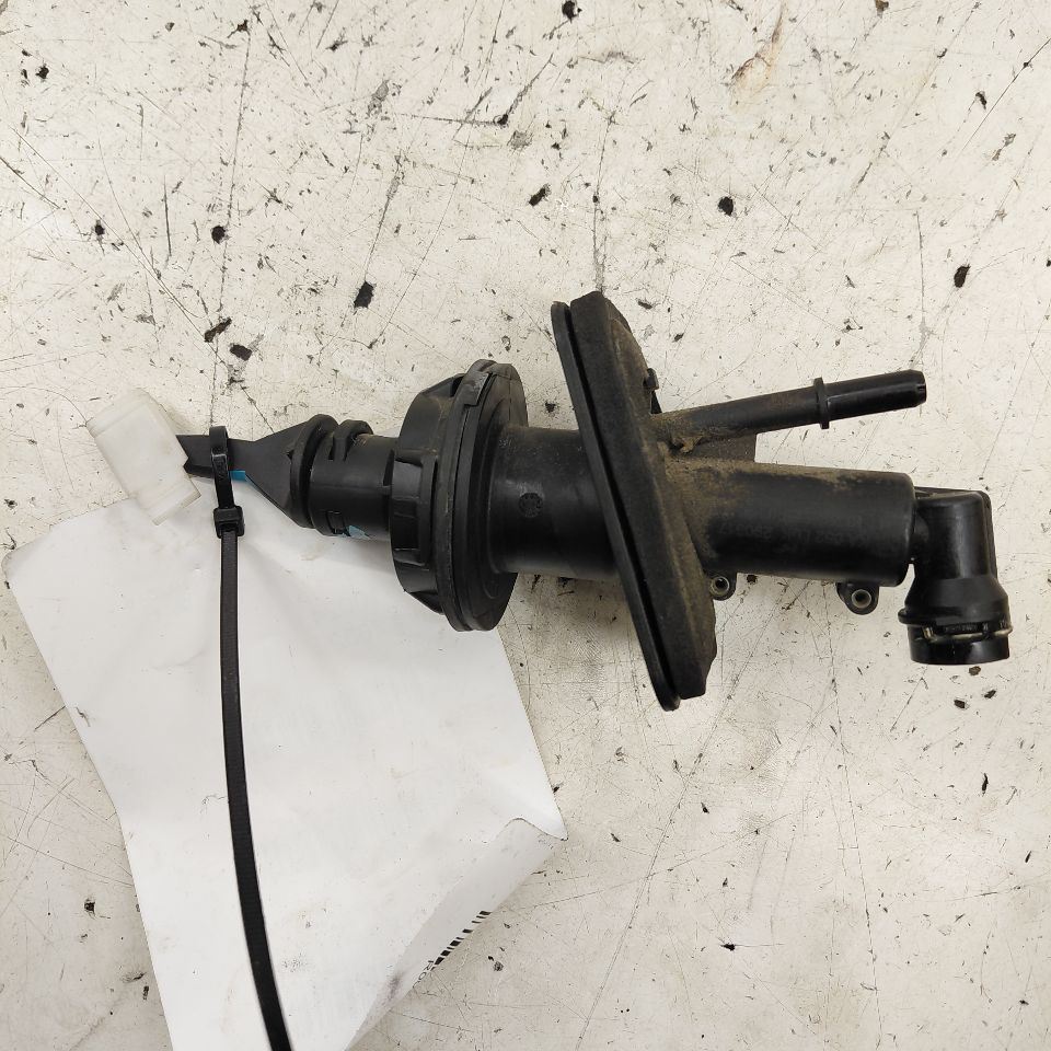 Clutch Master Cylinder Fits 16-17 Mazda 6