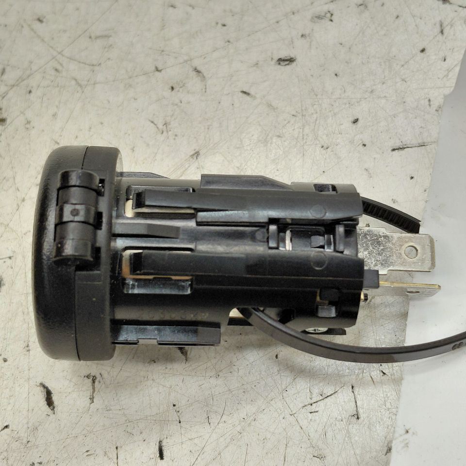 Subaru XV Crosstrek 12V Power Port Socket  2022 2021 2020 2019