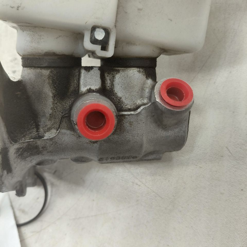 Brake Master Cylinder Fits 12-19 Nissan Versa
