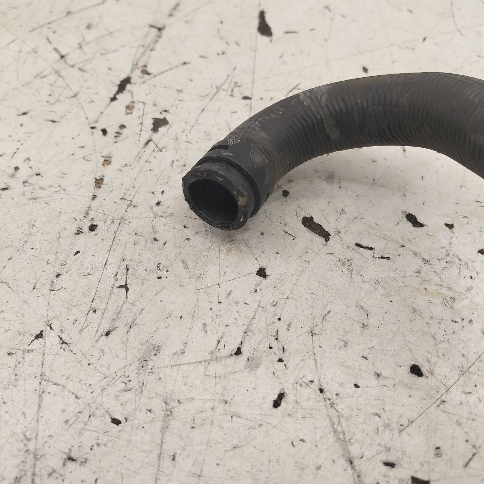 Nissan Versa Coolant Line Crossover Pipe  1.6 2019 2018 2017 2016