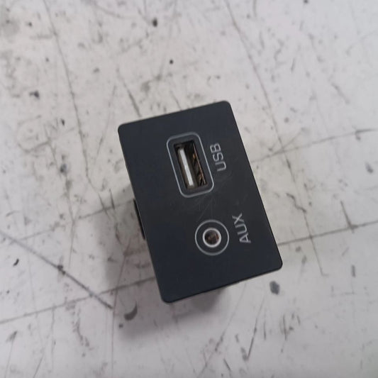 Hyundai Tucson  USB Plug In Hub Port  2019 2020 2021