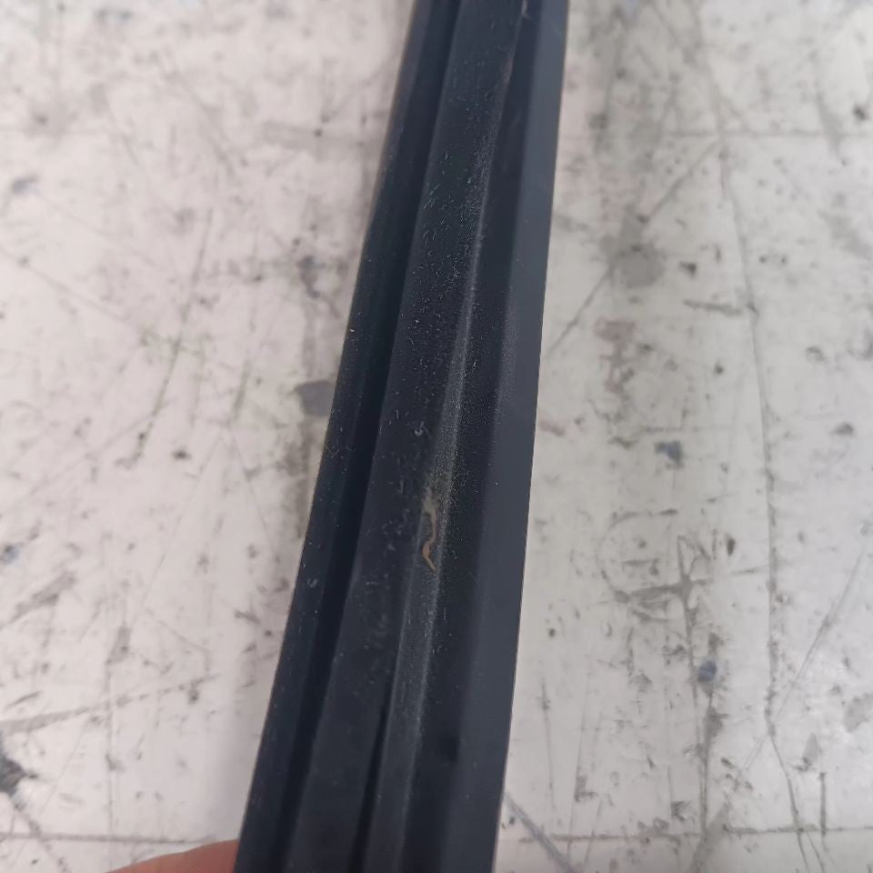 Does Not Apply Hyundai Tucson Right Rear Weather Strip Interior  2019 2020 2021